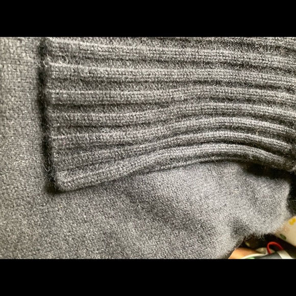 Abercrombie & Fitch hooded sweater size small - Picture 2 of 4